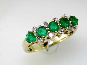 EMERALD & DIAMOND RING