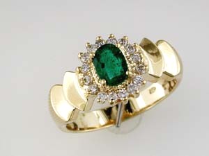 EMERALD & DIAMOND RING