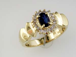 SAPPHIRE & DIAMOND RING