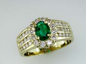 EMERALD & DIAMOND RING
