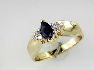 SAPPHIRE & DIAMOND RING