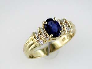 SAPPHIRE & DIAMOND RING