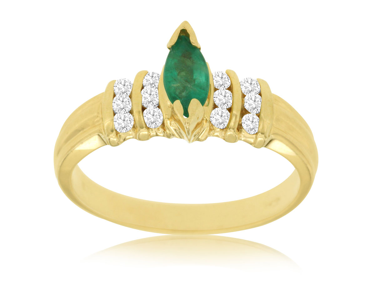 EMERALD & DIAMOND RING