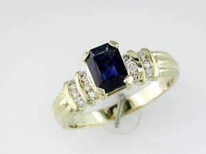 SAPPHIRE & DIAMOND RING