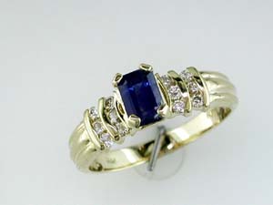 SAPPHIRE & DIAMOND RING
