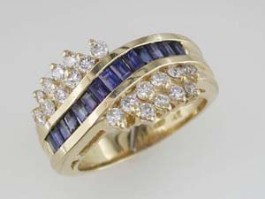 SAPPHIRE & DIAMOND RING