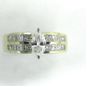 DIAMOND ENGAGEMENT RING