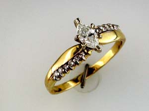 DIAMOND ENGAGEMENT RING