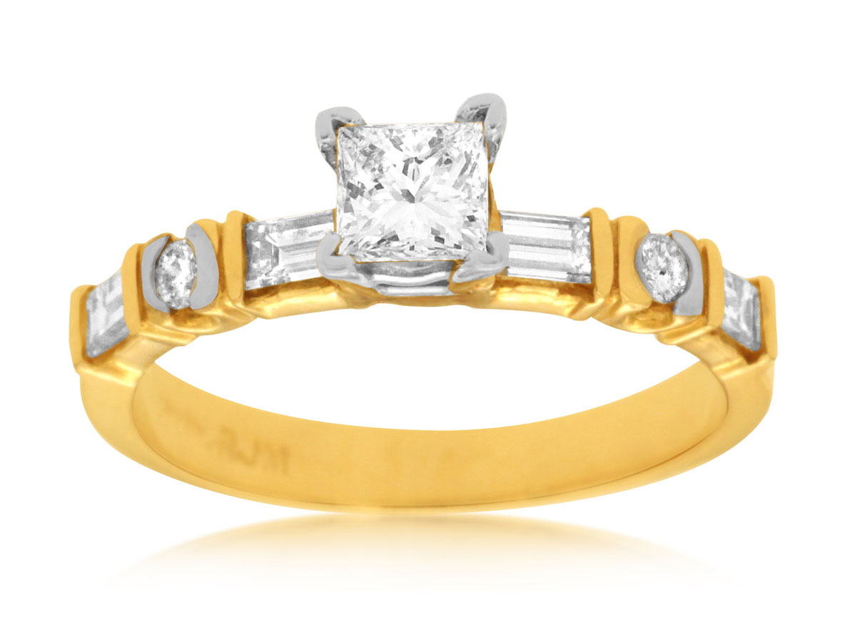 DIAMOND ENGAGEMENT RING