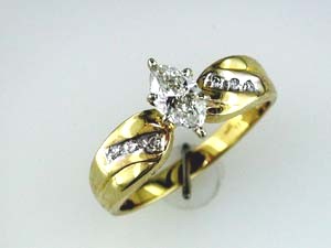 DIAMOND ENGAGEMENT RING