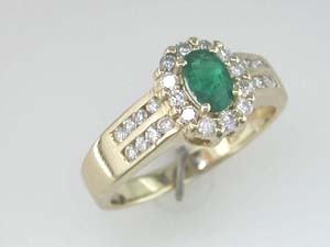 EMERALD & DIAMOND RING