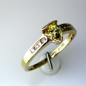 YELLOW SAPPHIRE & DIAMOND RING
