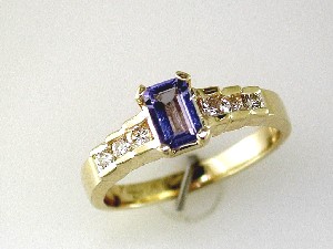TANZANITE & DIAMOND RING