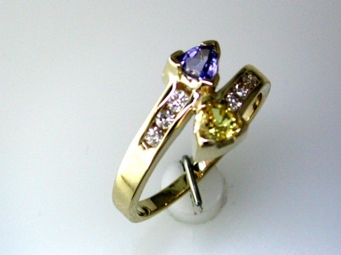 TANZANITE & YELLOW 'SP' RING
