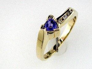 TANZANITE & DIAMOND RING