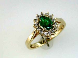 EMERALD & DIAMOND RING