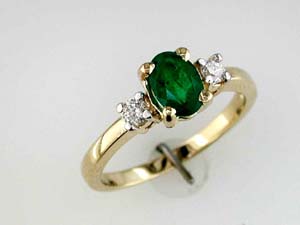 EMERALD & DIAMOND RING