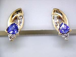 TANZANITE & DIAMOND EARRING