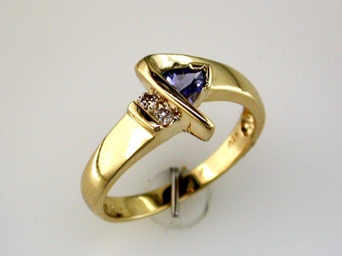 TANZANITE & DIAMOND RING
