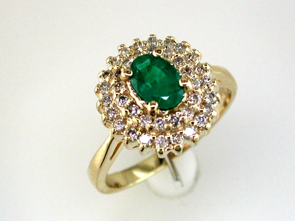 EMERALD & DIAMOND RING