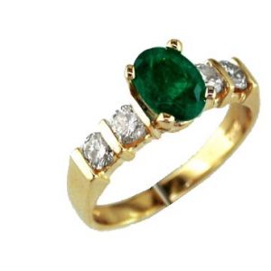 EMERALD & DIAMOND RING