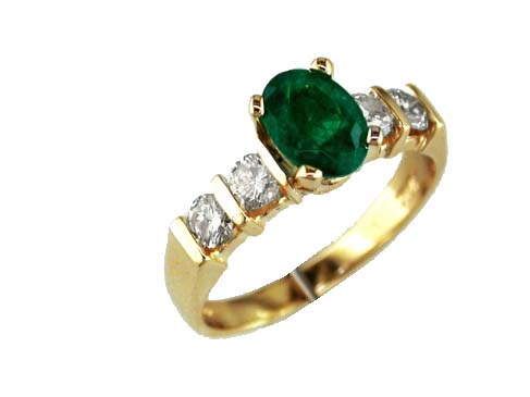 EMERALD & DIAMOND RING