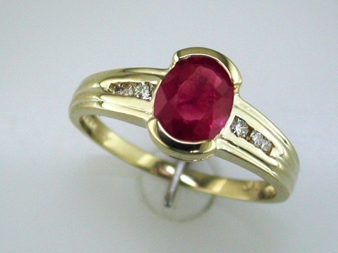 RUBY & DIAMOND RING