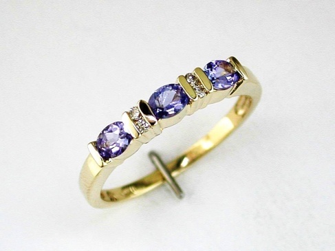TANZANITE & DIAMOND RING