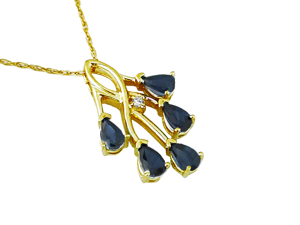 SAPPHIRE & DIAMOND PENDANT