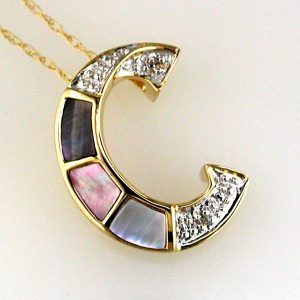 INITIAL DIA & MOPAL PENDANT C
