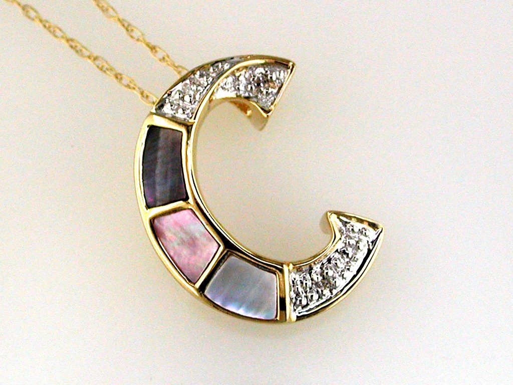 INITIAL DIA & MOPAL PENDANT C