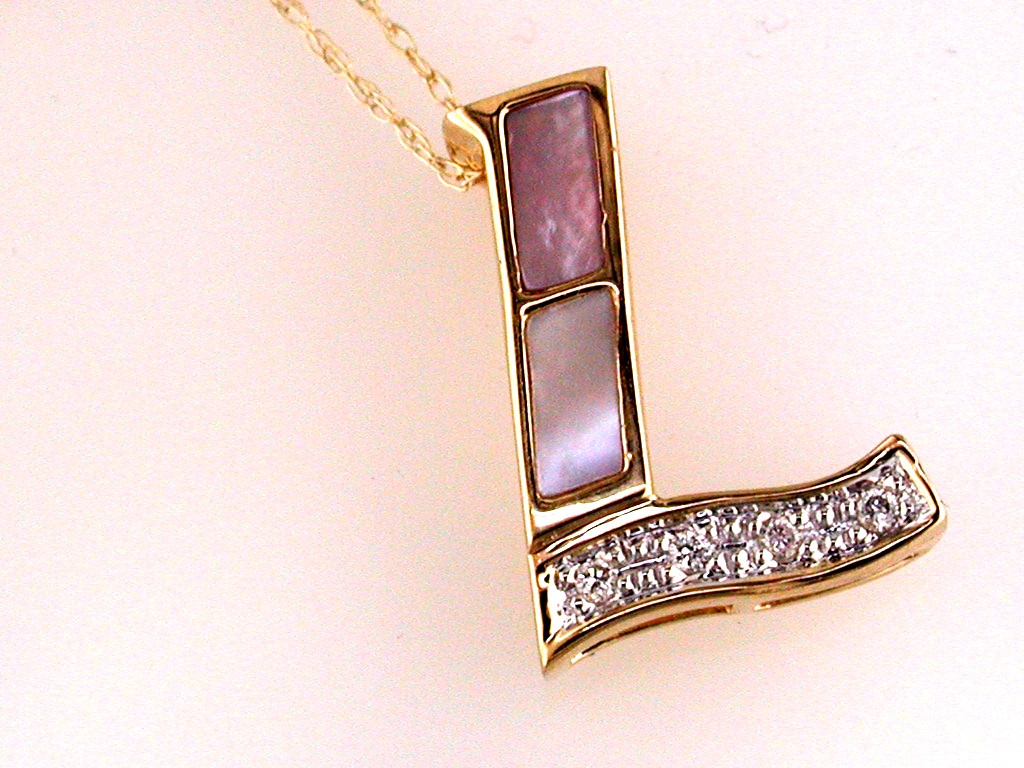 INITIAL DIA & MOPAL PENDANT L