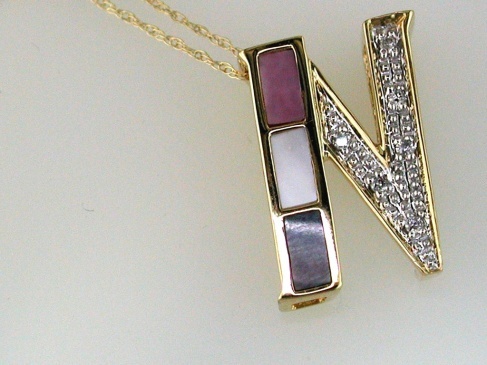 INITIAL DIA & MOPAL PENDANT N