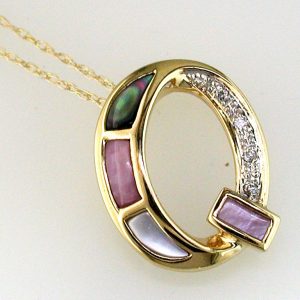 INITIAL DIA & MOPAL PENDANT Q