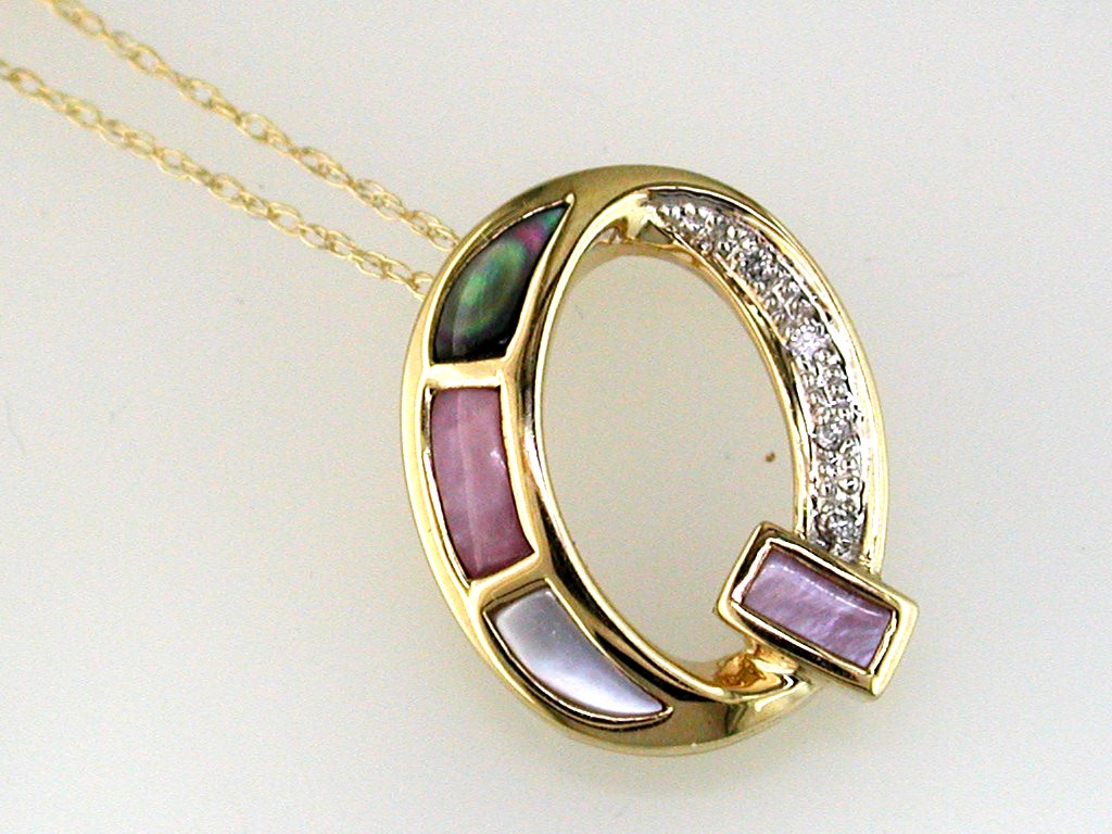 INITIAL DIA & MOPAL PENDANT Q