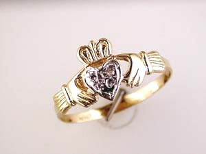 DIAMOND HEART RING