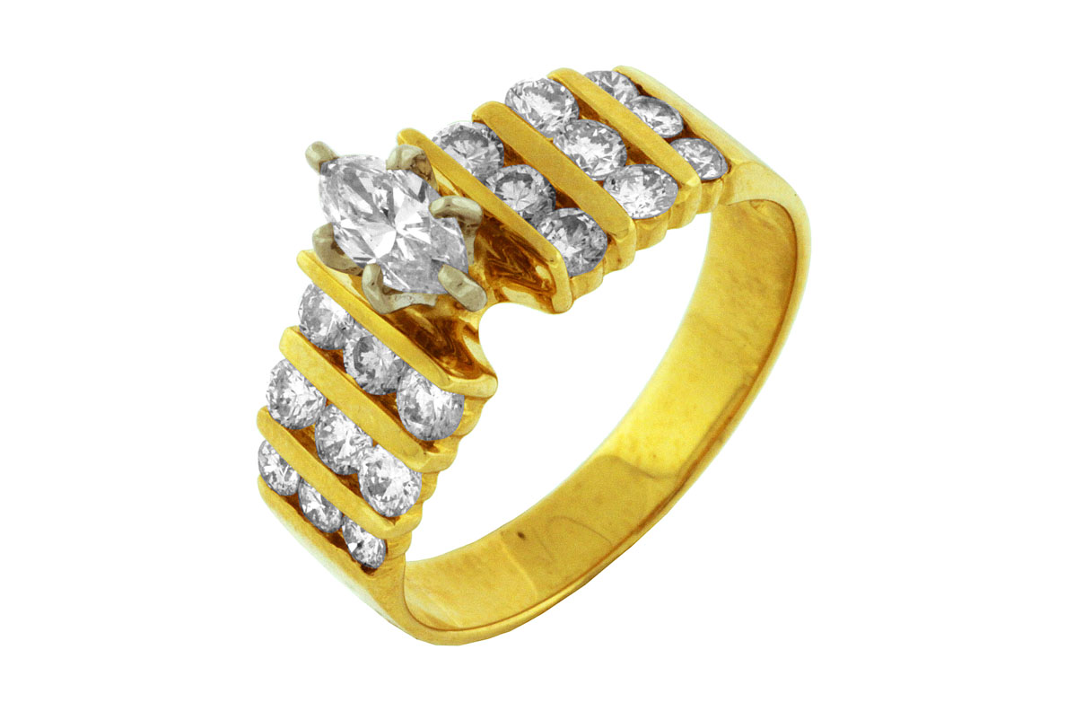 DIAMOND ENGAGEMENT RING