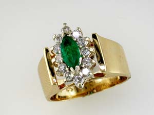 EMERALD & DIAMOND RING