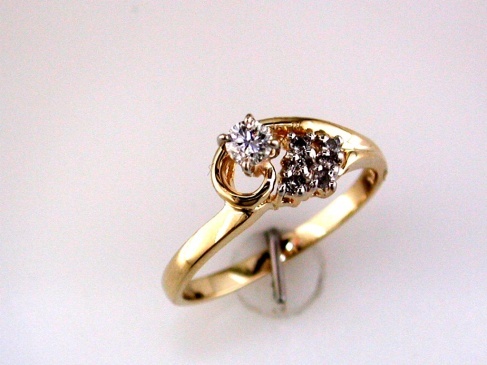 DIAMOND ENGAGEMENT RING