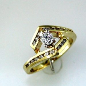 DIAMOND ENGAGEMENT RING
