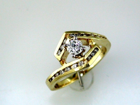 DIAMOND ENGAGEMENT RING