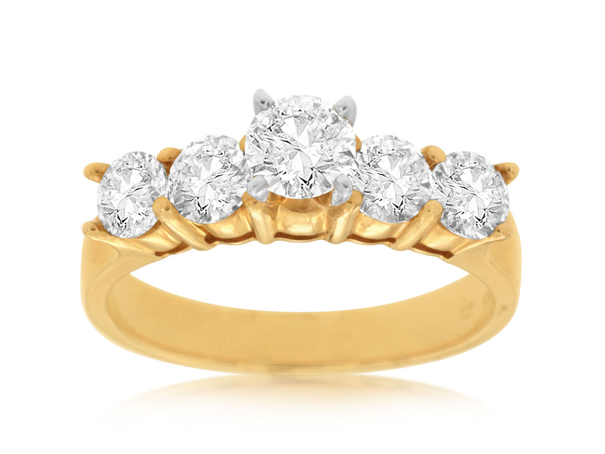 DIAMOND ENGAGEMENT RING