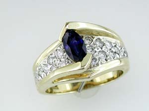 SAPPHIRE & DIAMOND RING