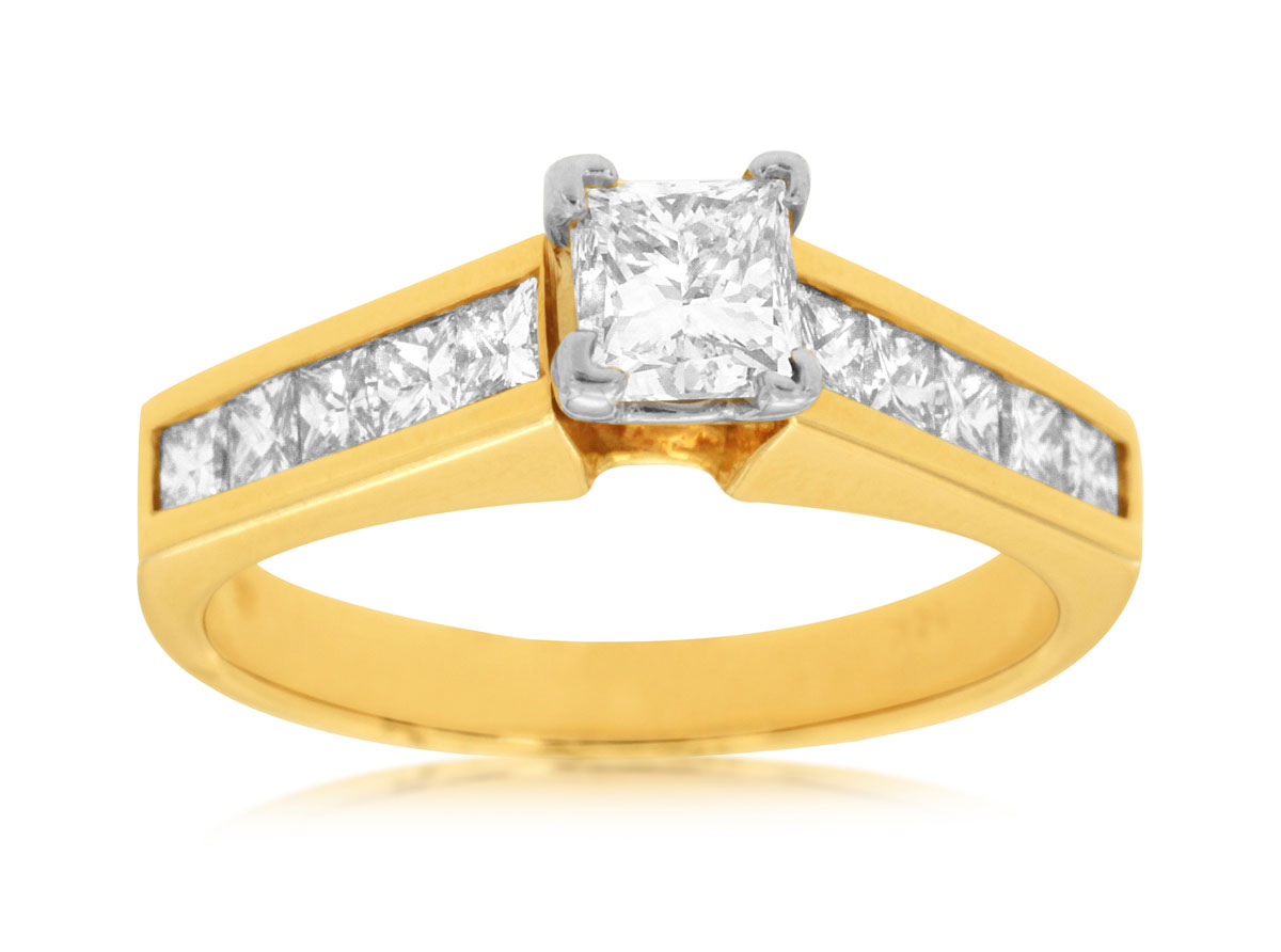 DIAMOND ENGAGEMENT RING