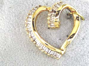 DIAMOND HEART PENDANT