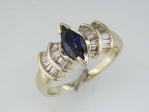 SAPPHIRE & DIAMOND RING
