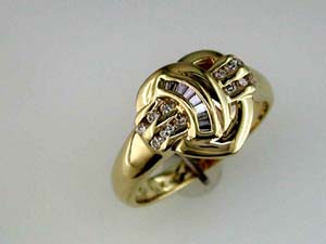 DIAMOND HEART RING