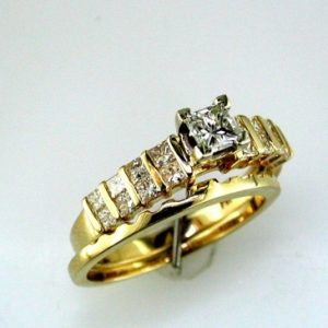 DIAMOND ENGAGEMENT RING