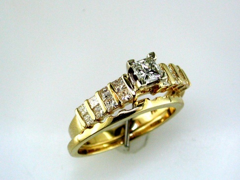 DIAMOND ENGAGEMENT RING