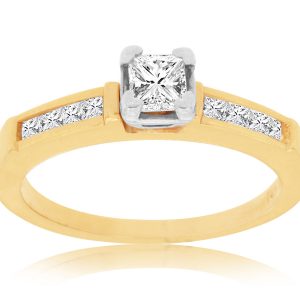 DIAMOND ENGAGEMENT RING
